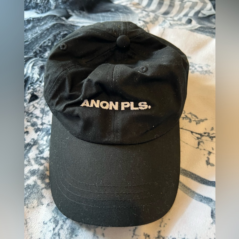 Deuxmoi hat! Never worn! ANON PLS